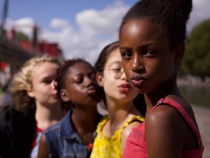 Fotograma de la película 'Guapis' (en francés 'Mignonnes'), de la directora Maïmouna Doucouré.