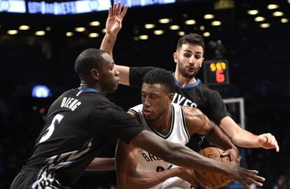 Ricky Rubio, tras Dieng y Young.