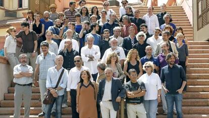 Retrato de familia del Lliure, ayer con actores y directores de la pr&acute;&acute;oxima temporada.