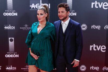 Manuel Carrasco y Almudena Navalon, tras llegar al 'photocall'.