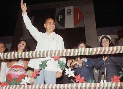 El político y también abogado comenzó su carrera en el Partido Revolucionario Institucional (PRI) en 1946, donde fungió como secretario particular de Rodolfo Sánchez Taboada, entonces presidente del organismo.