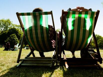 Tomando el sol en Hyde Park, Londres. 