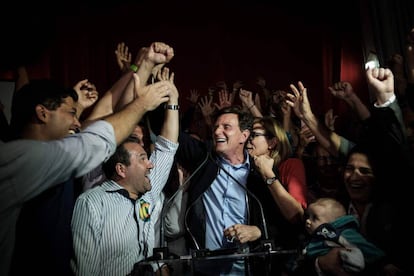 Marcelo Crivella comemorando sua vit&oacute;ria.