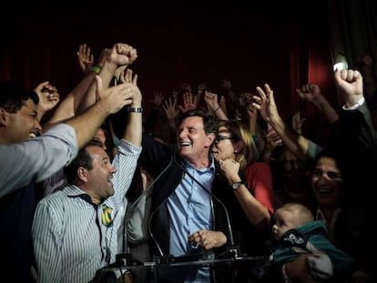 Marcelo Crivella comemorando sua vit&oacute;ria.