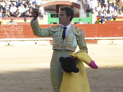 Paco Ramos cortó la oreja del primer toro de la tarde.