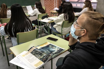 Clase de Historia de España, esta semana, en el instituto público Benicalap, en Valencia.