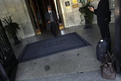 Entrada del hotel Ritz tras el incendio.