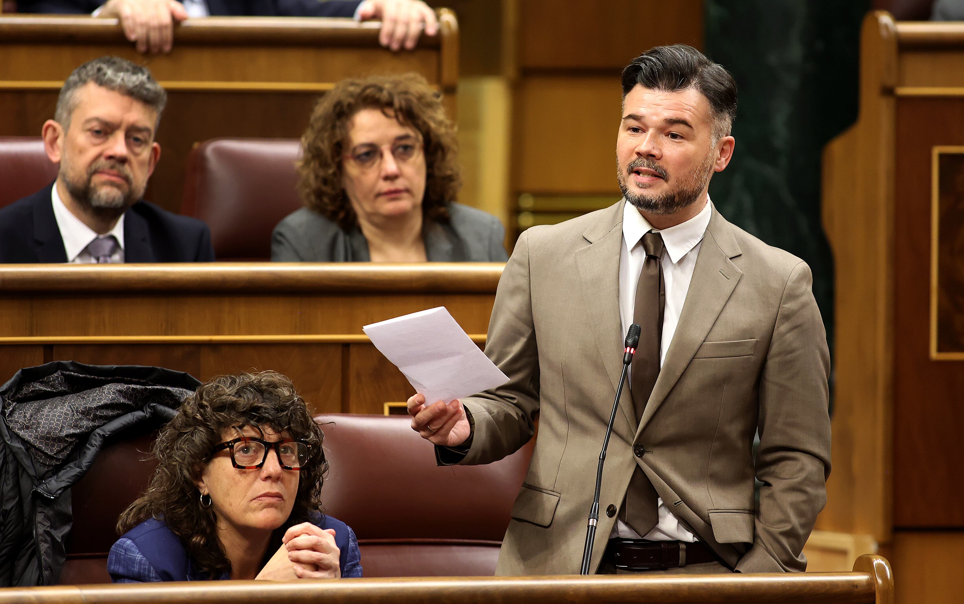 Rufián pide al PSOE que “deje de cagarla” con el salario mínimo