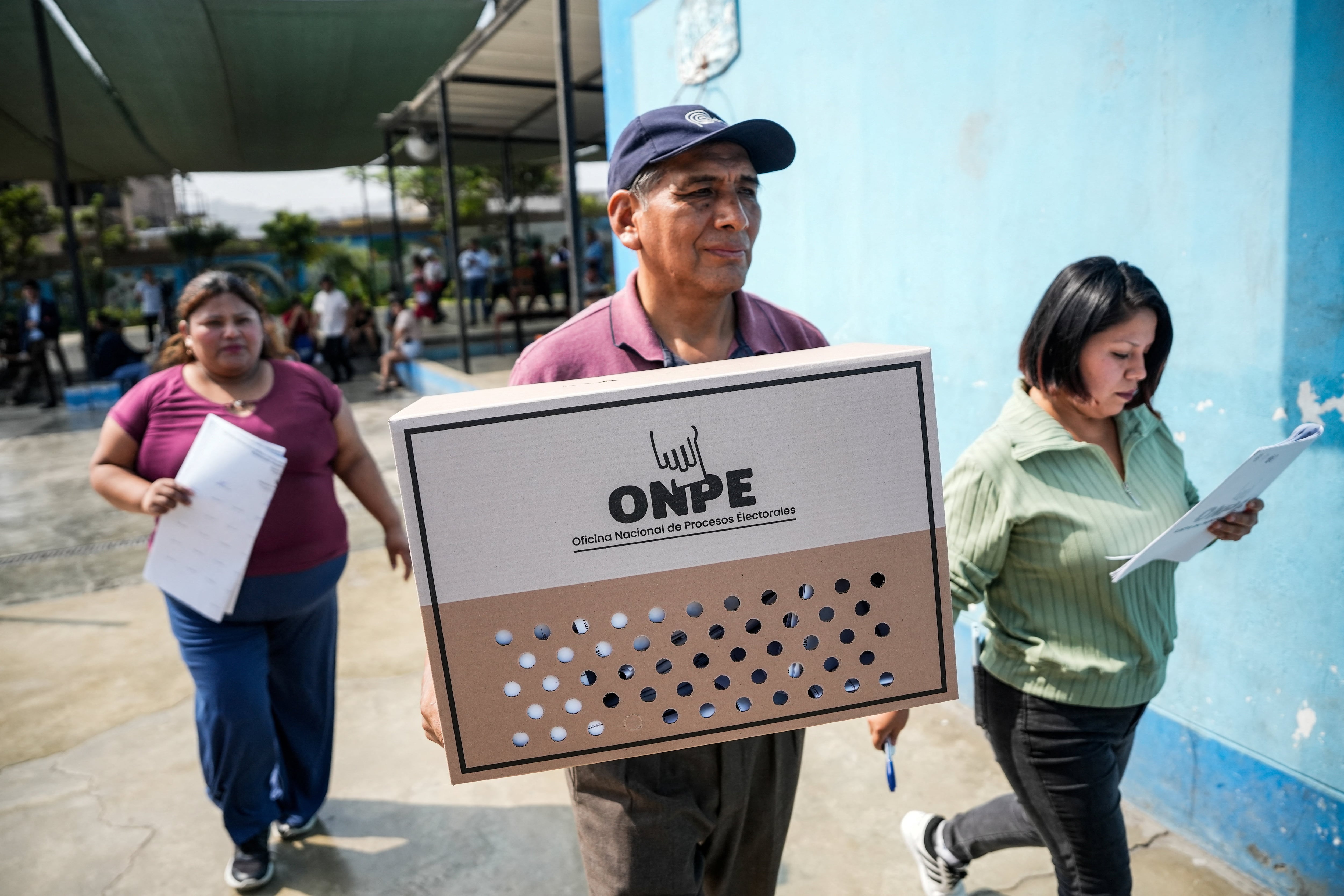 La segunda vuelta en Perú se disputa entre dos herencias que parten en dos al país: Alberto Fujimori y Pedro Castillo