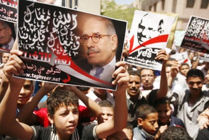 Seguidores del ex responsable del Organismo Internacional para la Energía Atómica Mohamed el Baradei, el sábado en Fayoum.