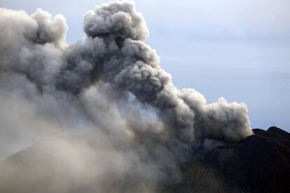 El volcán Turrialba mantiene una actividad "intermitente" de emanación de gases y ceniza tras las fuertes erupciones que realizó el 19 de septiembre.