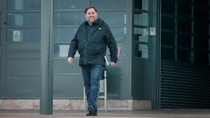 El exvicepresidente de la Generalitat Oriol Junqueras, durante su primera salida para ejercer de docente en la Universidad de Vic el pasado 3 de marzo.