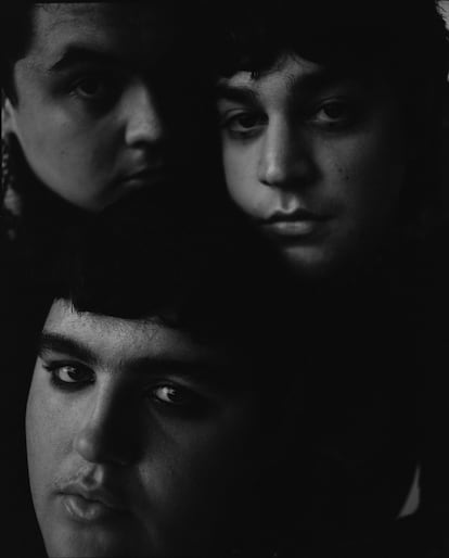 Retrato de los actores Gabriel Sánchez, Carlos González y Manu Soler.