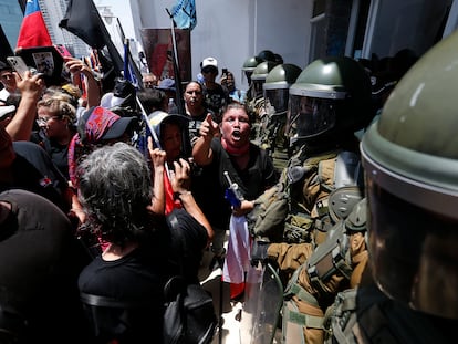 Manifestación a las afueras del Gobierno Regional de Iquique, en la región de Tarapacá (Chile)