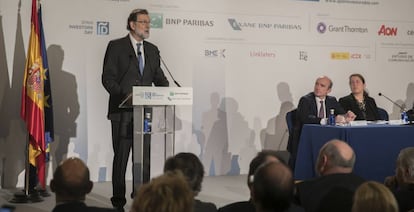 El presidente del Gobierno, Mariano Rajoy, hablando ante los inversores
