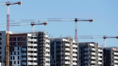 Viviendas en construcción en Valencia.