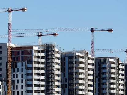 Viviendas en construcción en Valencia.