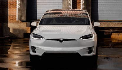 Tesla Model X.