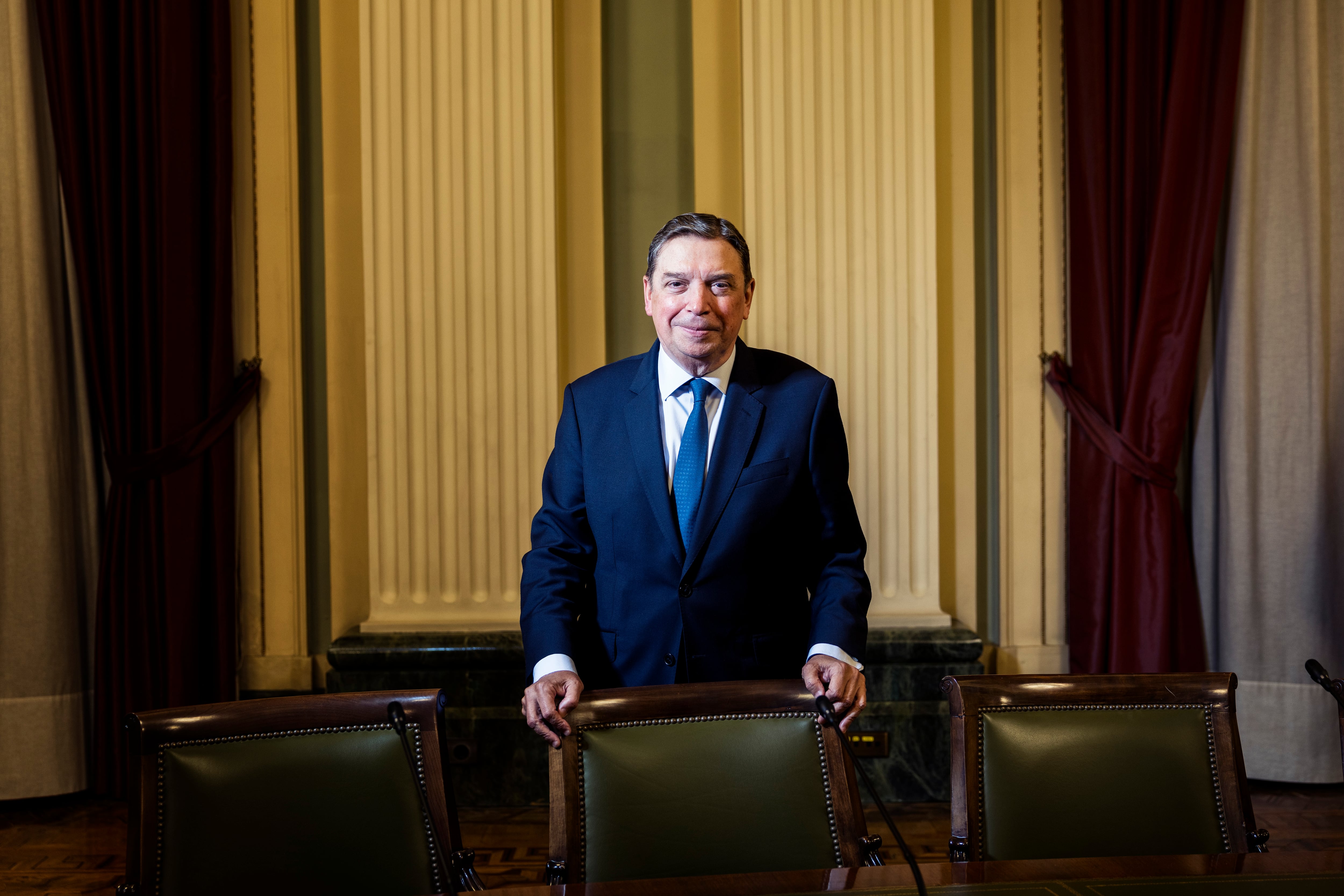 El ministro de Agricultura, Pesca y Alimentación, Luis Planas, fotografiado para la entrevista.