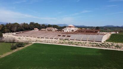 A un año vista de su inauguración, la bodega de Perelada, diseñada por el Premio Pritzker RCR Arquitectes en el Empordà, es la primera de Europa con certificación ambiental LEED Gold otorgado por el US Green Building Council.