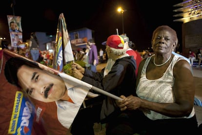 Seguidores de Maduro esperan los resultados en Caracas, Venezuela.