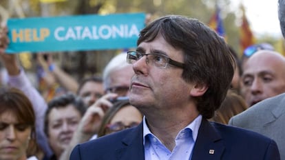 Carles Puigdemont, durante la manifestación en Barcelona para pedir la libertad de Jordi Sànchez y Jordi Cuixart, el pasado 21 de octubre.