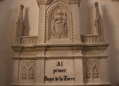 Cenotafio donde descansan los restos del general Serrano, primer Duque de la Torre en la Iglesia de los Jer&oacute;nimos.