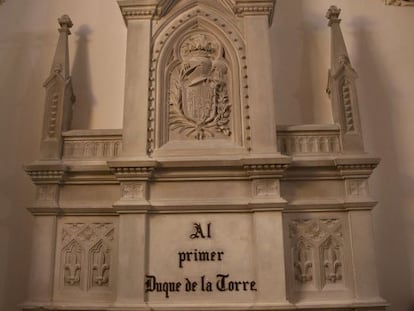 Cenotafio donde descansan los restos del general Serrano, primer Duque de la Torre en la Iglesia de los Jer&oacute;nimos.