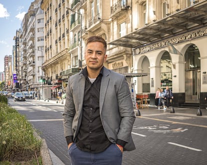 Diego Cepeda, abogado formado dentro del Centro Universitario Devoto, en Buenos Aires, Argentina.