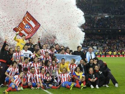 El Atletico de Madrid celebra el título de campeón de la Copa del Rey