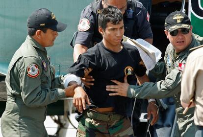 El policía Luis Astuquillca a su llegada al aeropuerto de Lima el pasado lunes.