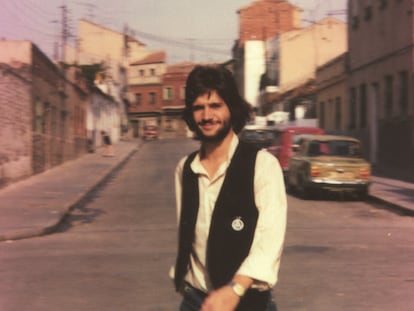 Fotografía de Vicente Cuervo Calvo en la calle Peña de la Atalaya (Madrid) en 1979, un año antes de ser asesinado.