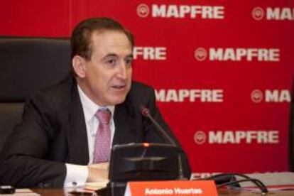 Fotografía facilitada por Mapfre de su presidente, Antonio Huertas, durante el acto de presentación de los resultados de la compañía en el 2012. EFE/Archivo