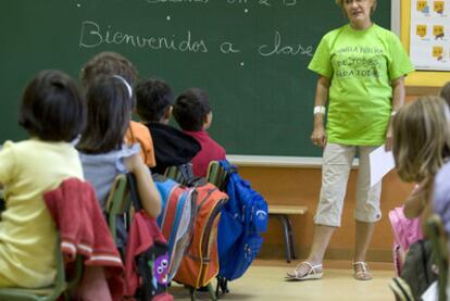 Primer día del curso escolar en el colegio público Virgen de la Peña Sacra en Manzanares el Real (Madrid).