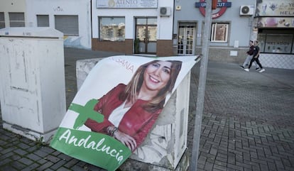 Un cartell de la campanya de la socialista Susana Díaz, a Alcalá de Guadaira