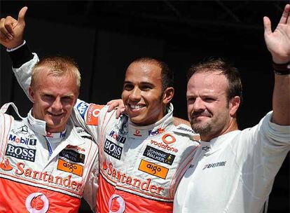 Los pilotos de la escudería inglesa, Hamilton y Kovalainen, copan los dos primeros puestos de la salida. Barrichello, el tercero en discordia.