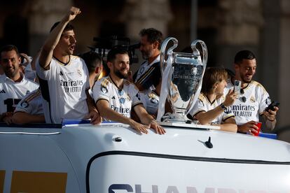 The Real Madrid bus arrives at Plaza de la Cibeles.