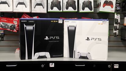 Consolas PS5 de Sony en una tienda en Nueva York.