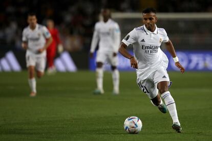 Rodrygo Goes controla el balón durante la final del Mundial de Clubes.