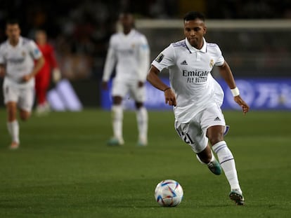 Rodrygo Goes controla el balón durante la final del Mundial de Clubes.