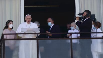 O papa Francisco, durante a oração do Angelus, em 11 de julho, no hospital Policlínico Gemelli, em Roma, onde permanece internado.