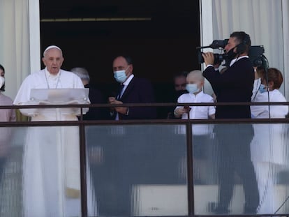 El papa Francisco, durante el rezo del ángelus, desde el hospital Policlinico Gemelli, donde permanece ingresado, el pasado 11 de julio, en Roma (Italia).
