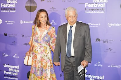 Sin duda, el bombazo del año lo ha dado a finales de diciembre su madre, Isabel Preysler. El pasado día 29 anunció, en su revista de cabecera '¡Hola!', que su relación con el escritor Mario Vargas Llosa había terminado. En un breve comunicado, la 'socialité' zanjó un noviazgo que ha durado ocho años: “Mario y yo hemos decidido poner fin a nuestra relación definitivamente”. A mediados de diciembre, el escritor habría abandonado la vivienda de su pareja, en la que ambos convivían y se habría mudado a su antiguo piso en el centro de Madrid. 