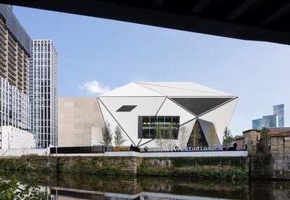 Exterior del edificio Aviva Studios, en Manchester, en una imagen cedida por OMA y Factory International.