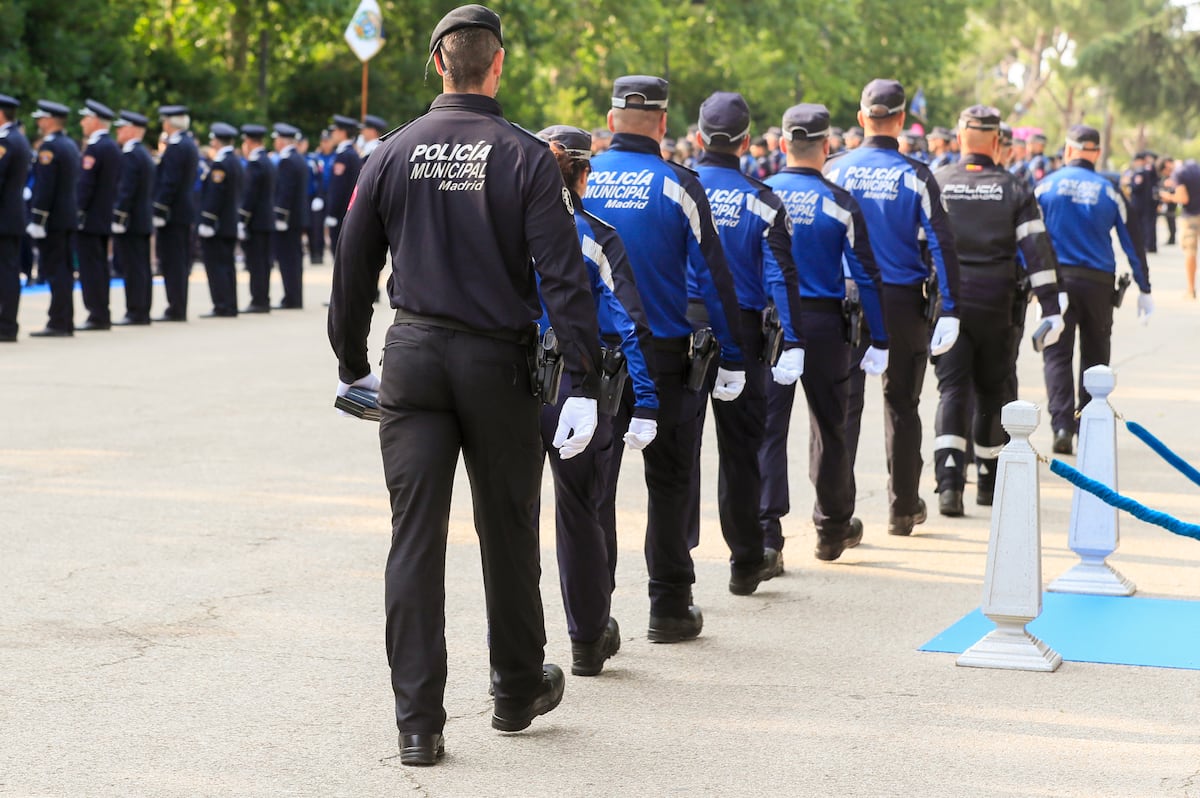 La Policía Municipal de Madrid advierte sobre latas de Mahou modificadas para ocultar drogas