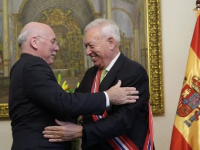 El canciller de Paraguay otorga la medalla al Mérito de Mando a Margallo.