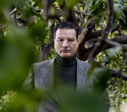 El perfumista de Guerlain Thierry Wasser, en la plantación de Condofuri, en Calabria.