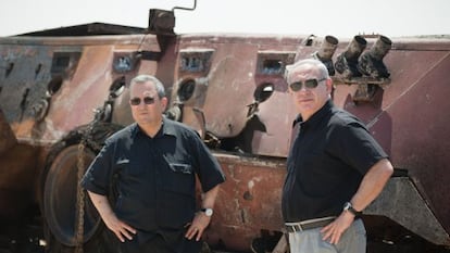Ehud Barak y Benjam&iacute;n Netanyahu, cerca de la frontera egipcia en El Sina&iacute;.