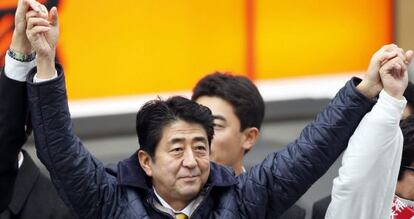 Shinzo Abe, ex primer ministro y candidato del opositor PLD, durante un mitin en Sendai, una ciudad muy golpeada por el tsunami.