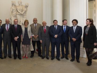 Los rectores andaluces junto a los directivos del Banco Santander.